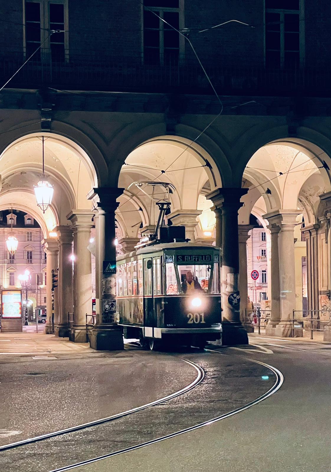 Tram 201 arriva in piazza Castello