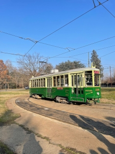 Da Sassi in centro con il tram storico