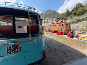 Stand ATTS a Ceres con il bus storico SATTI