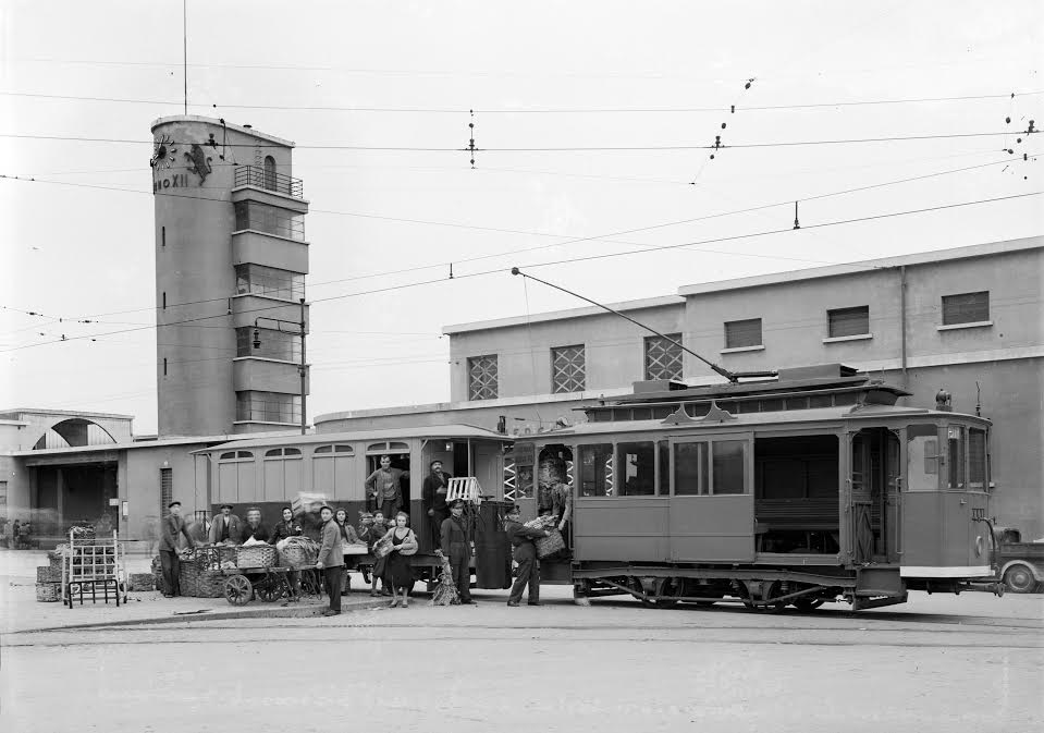 12.2 tram trasporto verdura a Torino