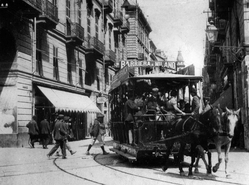 Tram a cavalli in via Roma - 1890