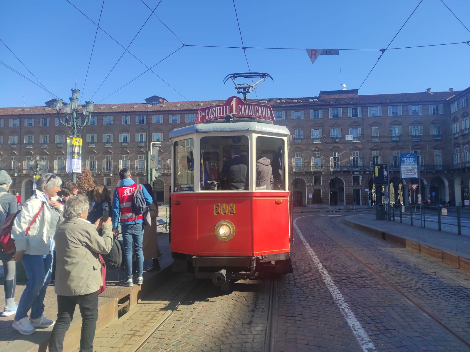Tram 502 in piazza Castello