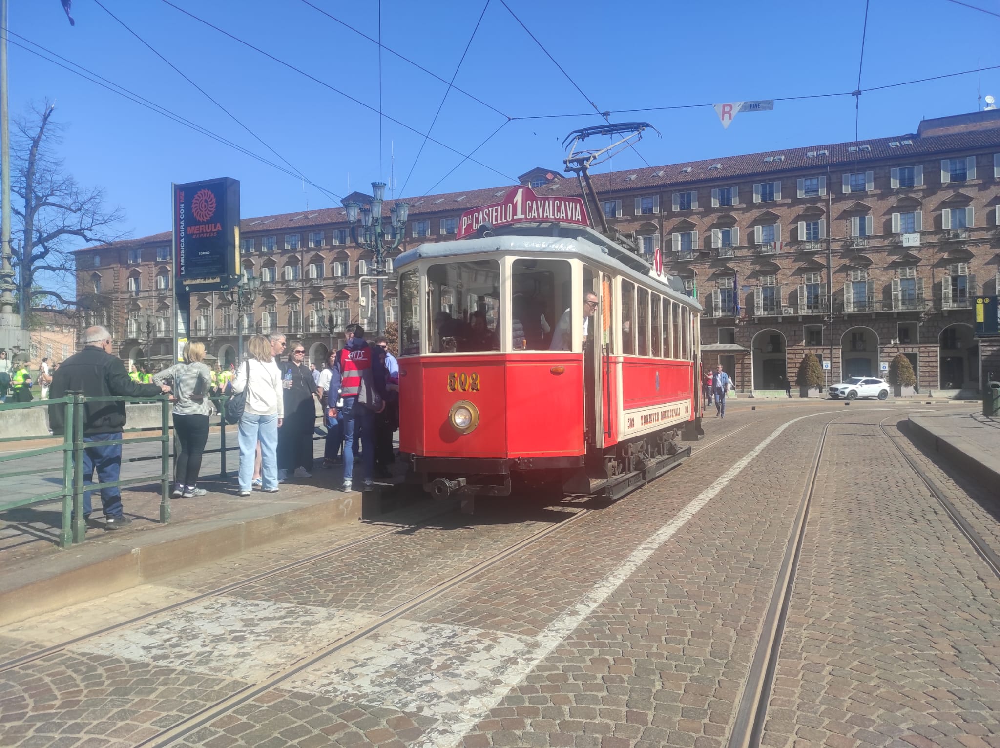 Tram 502 in piazza Castello