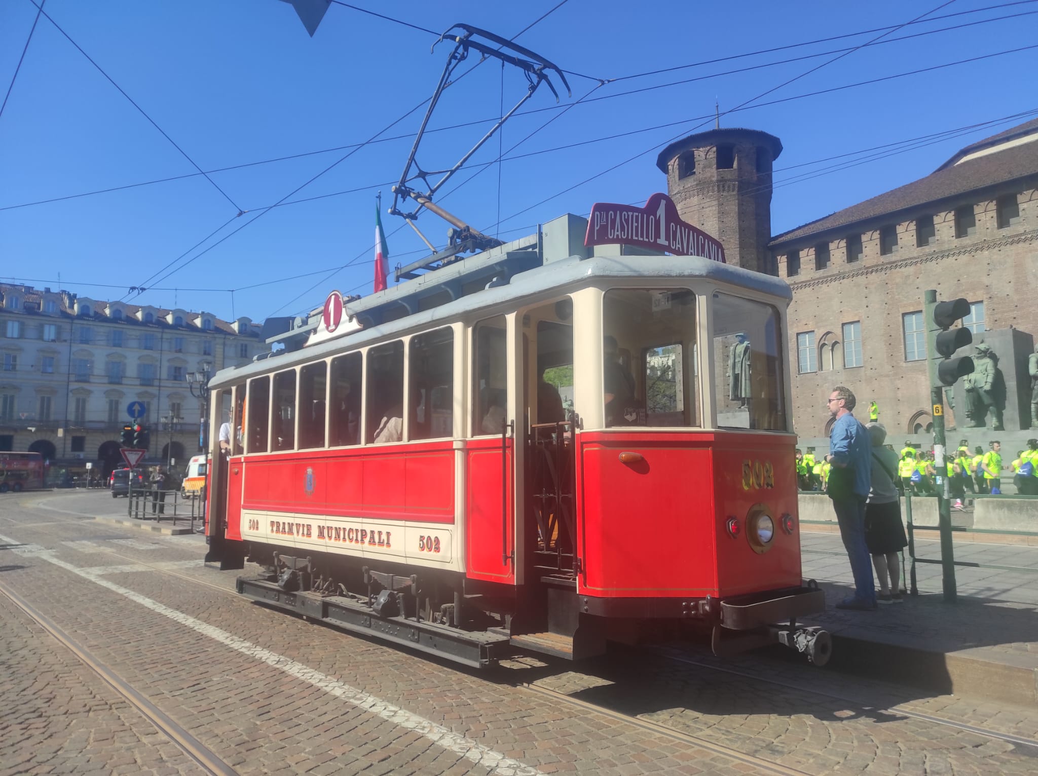 Tram 502 in piazza Castello