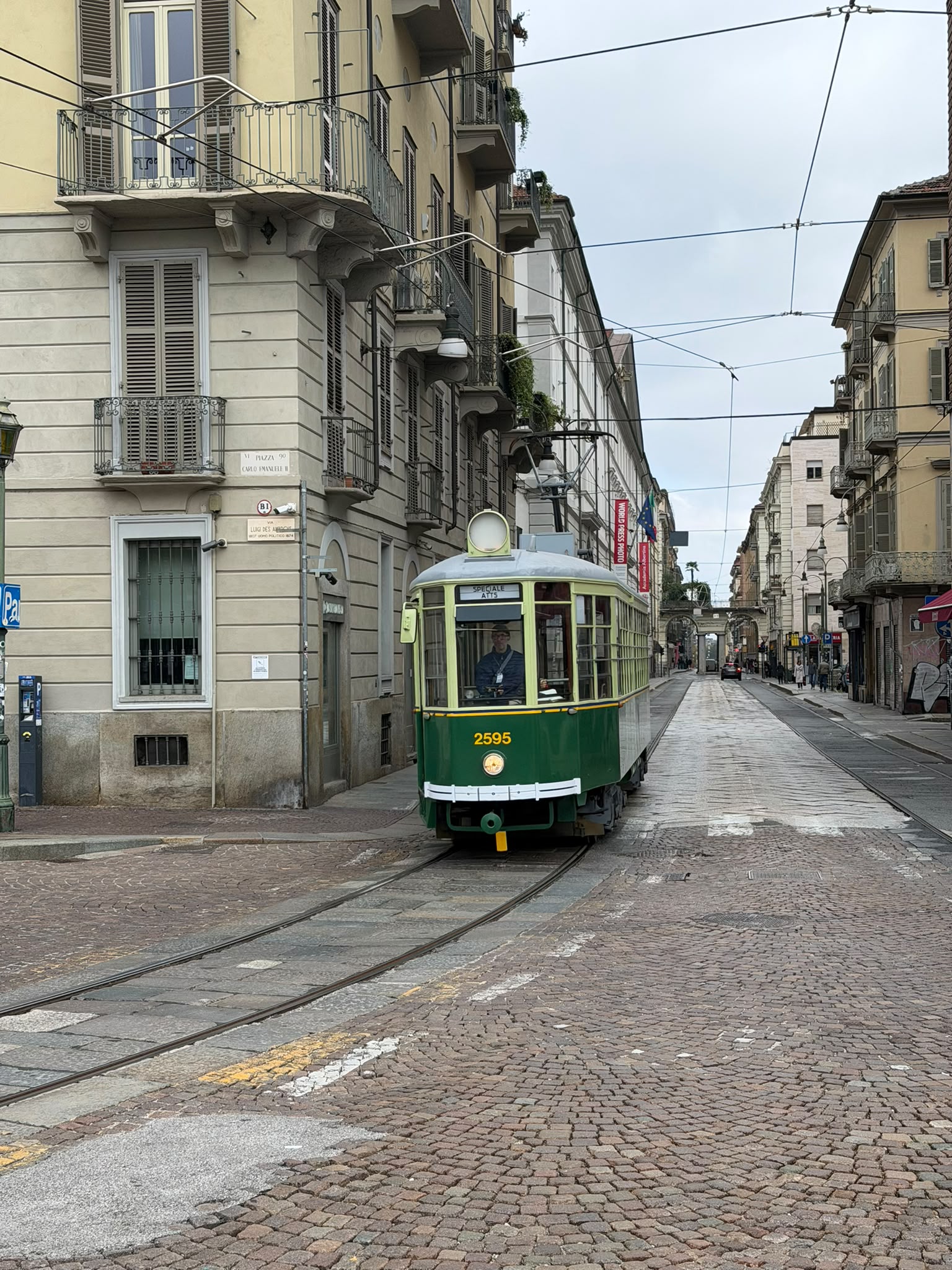 Tram 2595