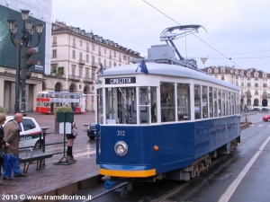 Gran Tour: il tram bianco e blu di Cinecittà