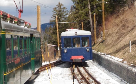 Incrocio di convogli sul Tramway du Mont Blanc