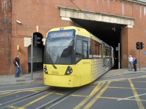 Tram in uscita da Victoria Station