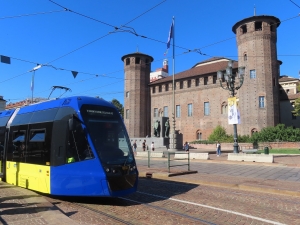Presentato a Torino il nuovo tram Hitachi serie 8000