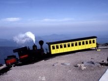 Treno in arrivo alla stazione sommitale